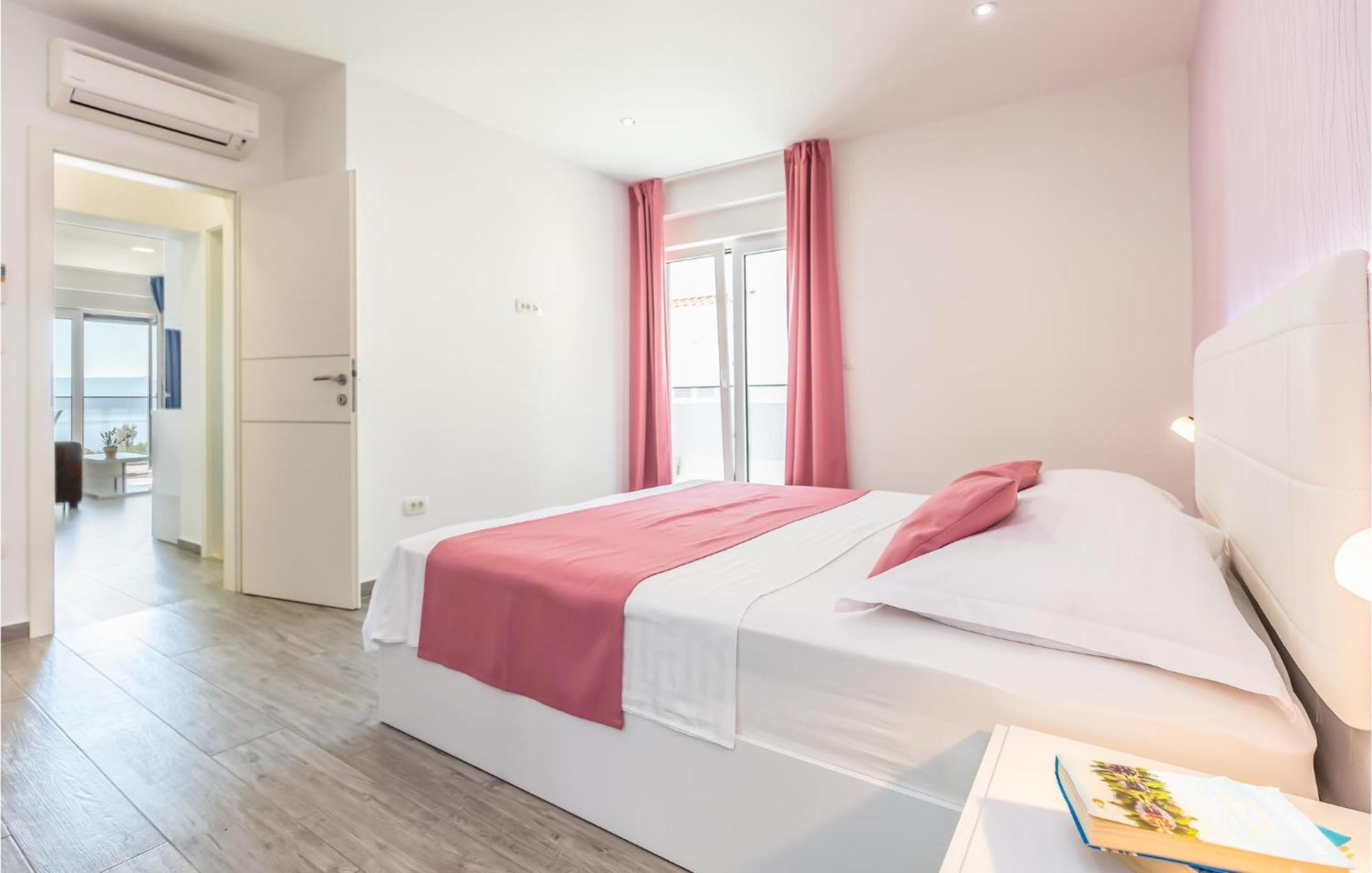Amazing Apartment In Medici With Kitchen Kutleša Екстериор снимка