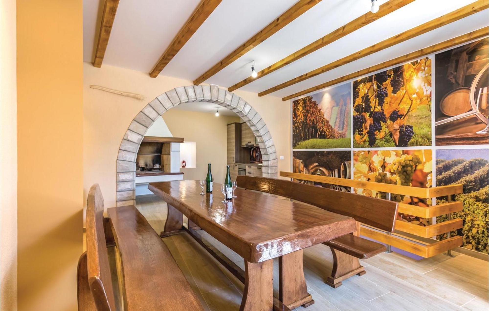 Amazing Apartment In Medici With Kitchen Kutleša Екстериор снимка
